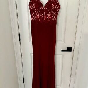 Lulu's Red Sleeveless Sweetheart Maxi Gown